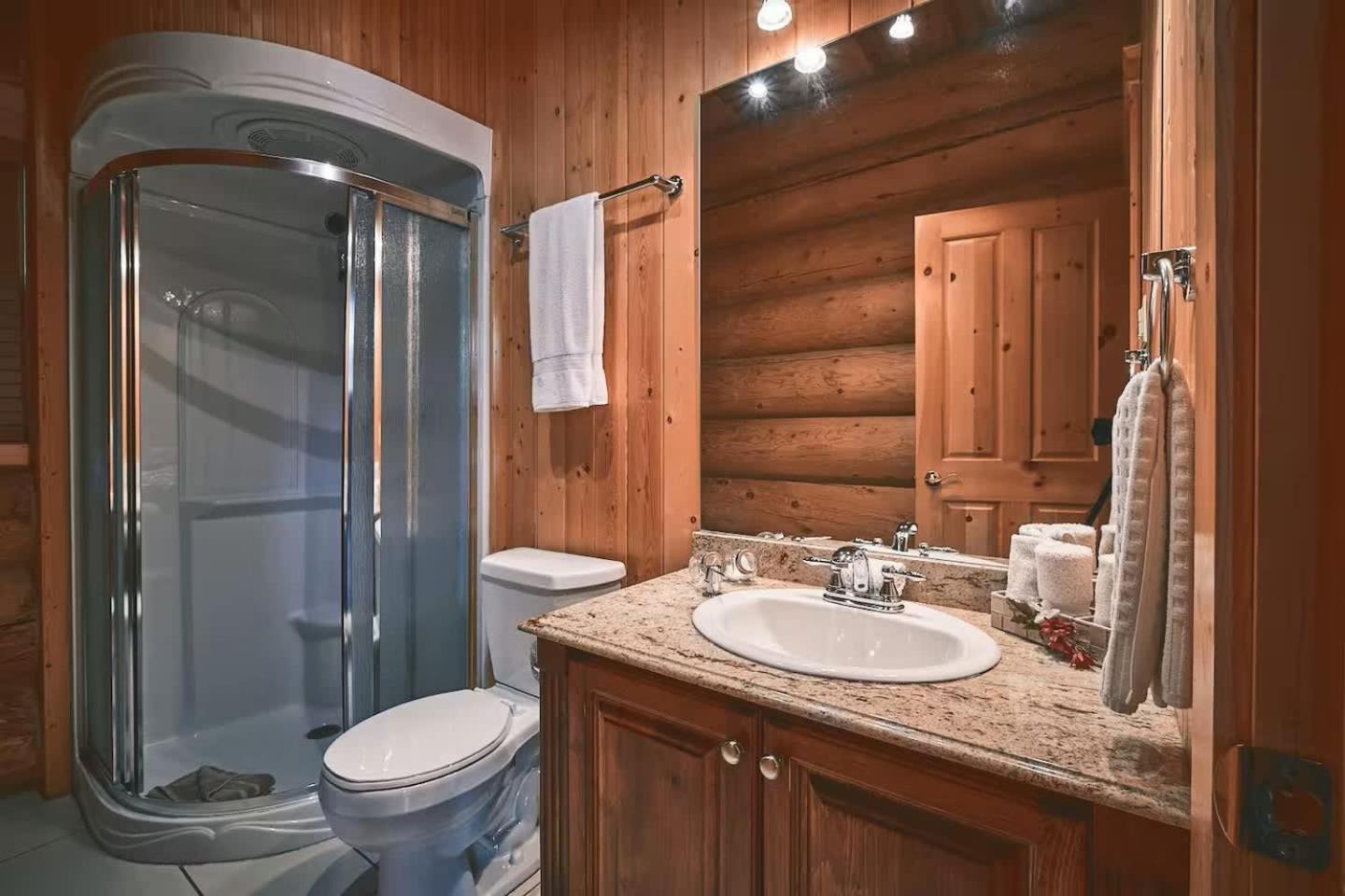 Executive Plus 44 - Majestic Log Chalet With Hot Tub Sauna Heated Pool And Close To Activities Mille-Isles エクステリア 写真