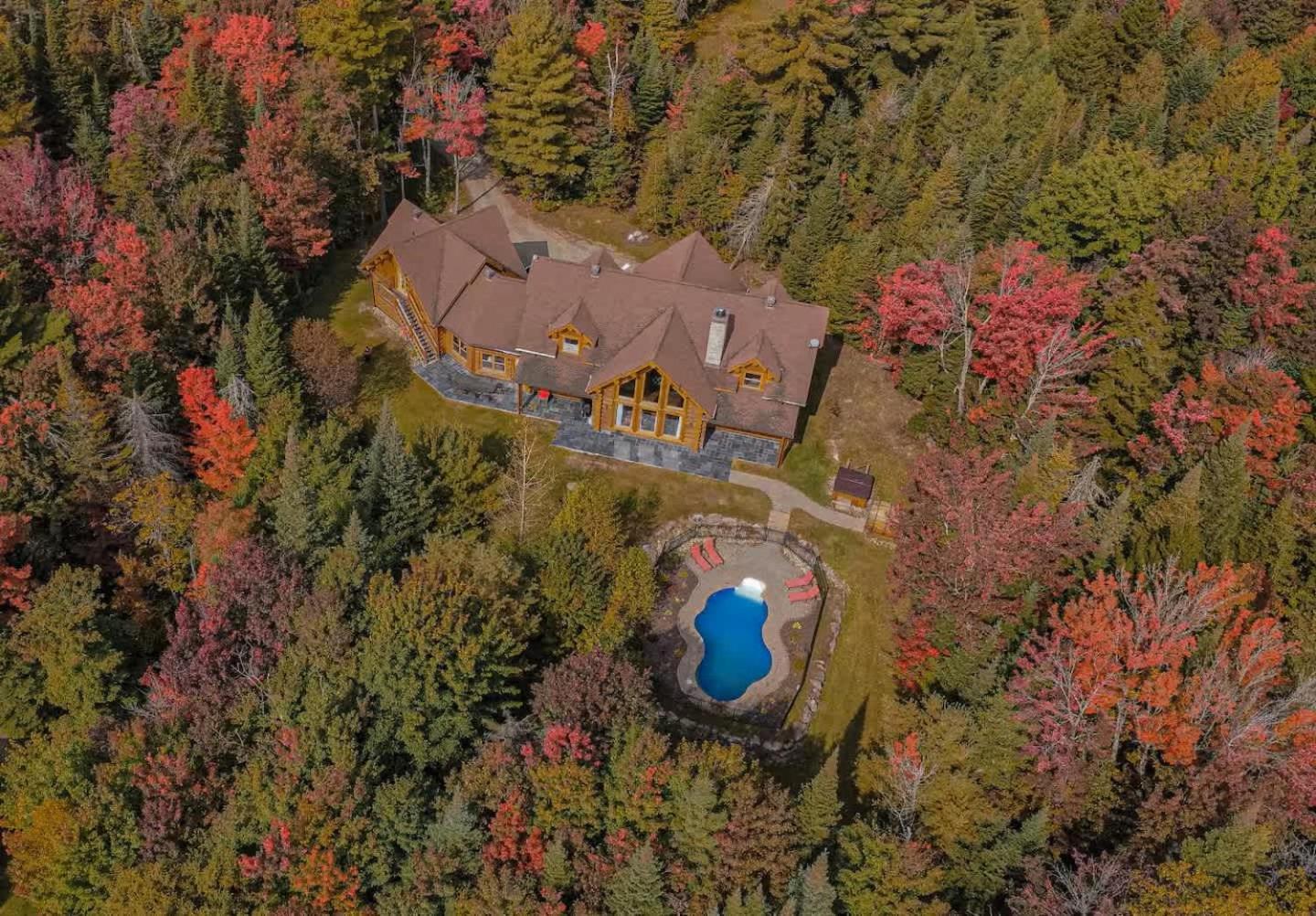 Executive Plus 44 - Majestic Log Chalet With Hot Tub Sauna Heated Pool And Close To Activities Mille-Isles エクステリア 写真